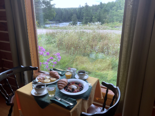 Adventure Lodge Breakfast dining